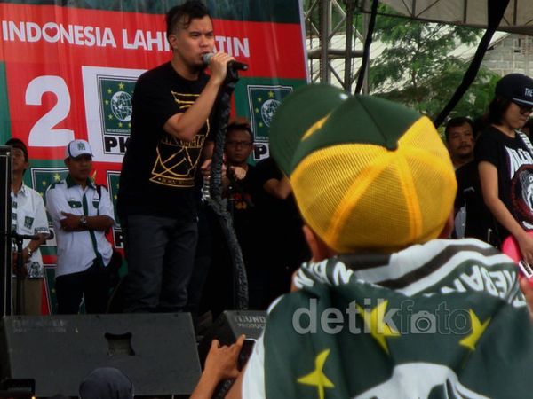 Ahmad Dhani Hibur Massa PKB