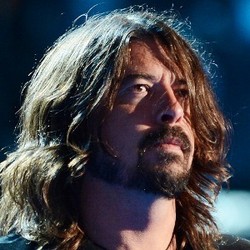 10 Kolaborasi Mencengangkan oleh Dave Grohl (2)