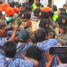 Pedagang Asongan Kembali Bentrok dengan Polsuska