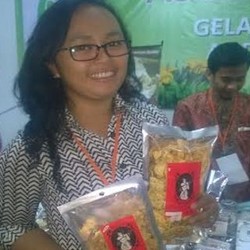 Tinggalkan Maicih, Wanita Ini Untung Besar dari Jual Keripik Sendiri