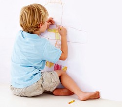 Ini Cara Terbaik Menasihati Anak yang Sedang Hobi Corat-coret Tembok