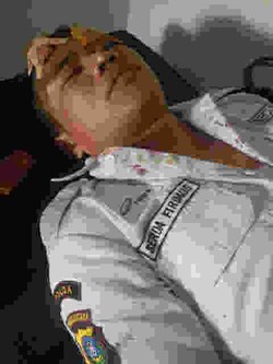 Massa Beratribut Partai Golkar Pukuli Sekuriti Kereta Api di Medan