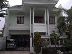 Melongok Rumah Pengimpor 2.500 iPod Suvenir Perkawinan Anak Sekretaris MA