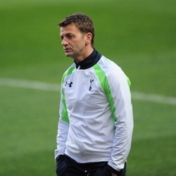 Sherwood Tak Respek Pada Pelatih Benfica