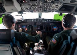 Suasana di Kokpit Poseidon, Pesawat Pencari Puing MH370 di Samudera Hindia