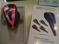 Unik, Disentuh Tangan Tuas Persneling Ini Bisa Menyala