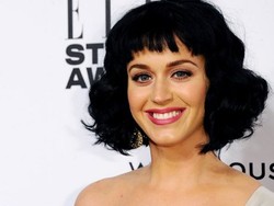 Katy Perry Belikan 5 Asistennya Mobil Mewah