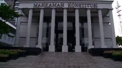 Gugatan Yusril Gugur di Meja MK