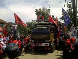 Teriakan Ribuan Kader PDIP di Cimahi: Pengen Lihat Jokowi, Hidup Jokowi!