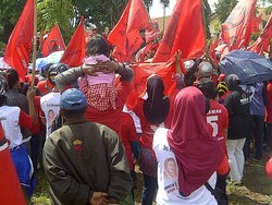 Beragam Ekspresi Massa karena Jokowi Batal Kampanye di Cimahi