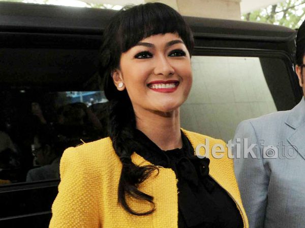 Dikabarkan Putus, Jupe Tebar Senyuman