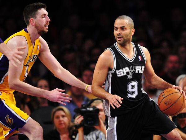 San Antonio Spurs Tundukan LA Lakers