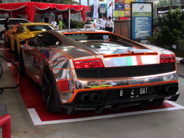 Puluhan Mobil Sport Touring ke Lembang