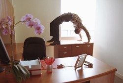 10 Hal Paling Menyebalkan di Kelas Yoga (2)