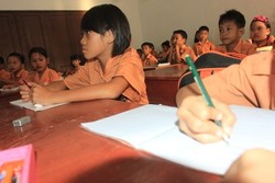 Sekolah Hari Pertama, Aisyah Duduk Paling Depan
