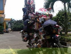 Ayo Tebak, Bagaimana Cara Pemotor Ini Berkendara
