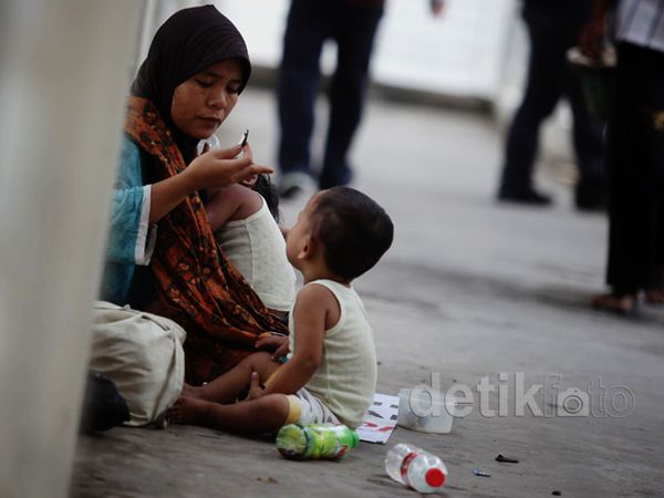 Membandingkan Gaji Pengemis dengan Manajer