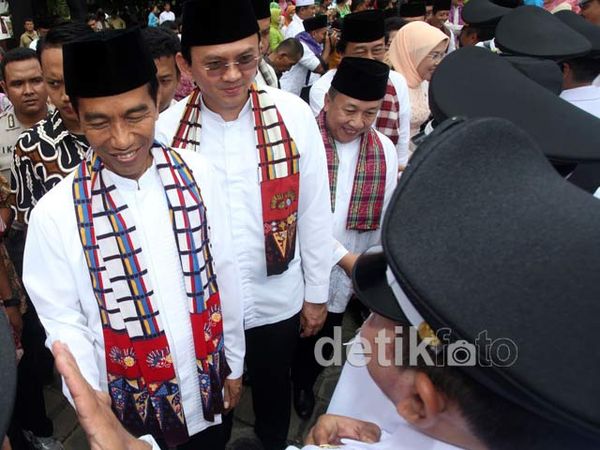 Jokowi Lantik Camat, Lurah dan Kepsek Hasil Lelang