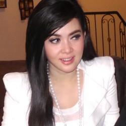 Syahrini Hidupkan Lagi Sandiwara Cinta Nike Ardila