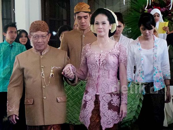 Prosesi Jelang Pernikahan Alyssa Soebandono dan Dude Harlino