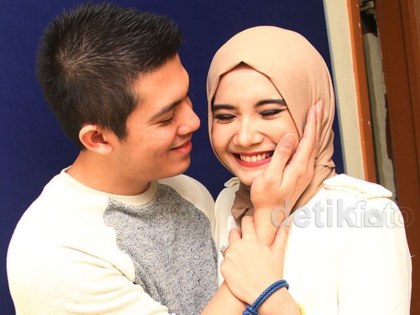 Kemesraan Irwansyah dan Zaskia Sungkar