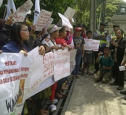 Gugat IMB PT Kahatex, Ratusan Warga Bandung Demo di PTUN