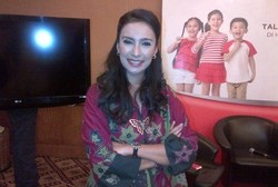 Beri Contoh, Kunci Shahnaz Haque Ajari Anak Menyikat Gigi yang Benar