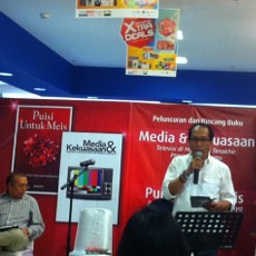 Ishadi SK Luncurkan Buku Tentang Media di Akhir Kekuasaan Soeharto