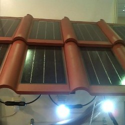 Genteng Ini Bisa Hasilkan Listrik, Harganya Rp 98 Ribu/Buah