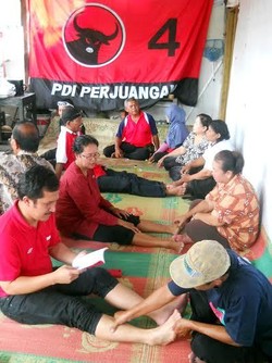 Kampanye, Caleg PDIP Yogya Gelar Pijat dan Minum Jamu Gratis