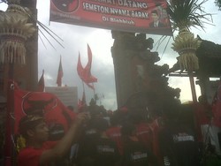 Selebaran Mandat Mega Capreskan Jokowi Dibagi-bagikan di Bali