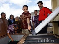 Ahok Tinjau Air Bersih di SDN Pluit