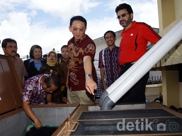 Ahok Tinjau Air Bersih di SDN Pluit