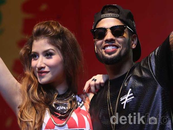 Millane Fernandez Bawakan Theme Song World Cup 2014