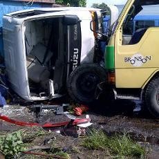 Kecelakaan Melibatkan 3 Mobil Akibatkan 3 Orang Luka