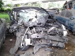 Ini Livina yang Hancur Total Setelah Menabrak Truk di Jl Antasari