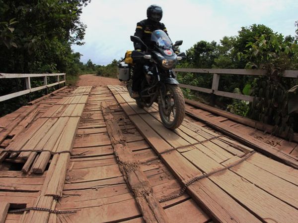 TVS Apache Taklukkan Ganasnya Kalimantan