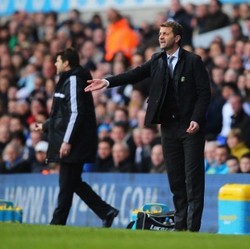 Kata-kata Sherwood Bangkitkan Para Pemain Spurs di Babak Kedua