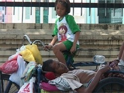 3 Kebahagiaan Beruntun Aisyah, Bocah yang Hidup di Becak untuk Merawat Ayah