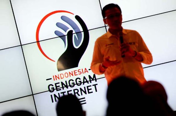 Telkomsel Perangi Buta Internet