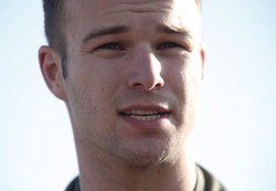 Pilot Ganteng dari Australia dalam Pencarian MH370 Hebohkan Dunia Maya