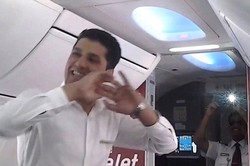 Rekam Awak Kabin Berjoget, Dua Pilot India Dipecat