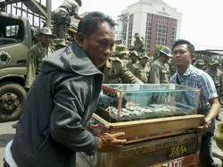 Membandel, 200 PKL di Semarang Ditertibkan Satpol PP