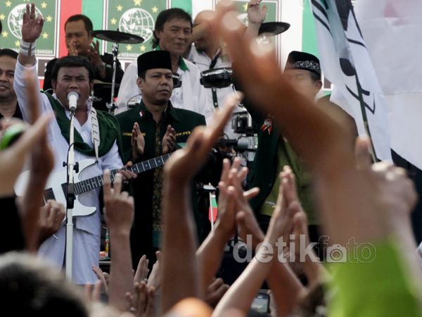 Adu Domba Rhoma Irama Goyang Massa PKB Adu Domba Rhoma Irama Goyang Massa PKB