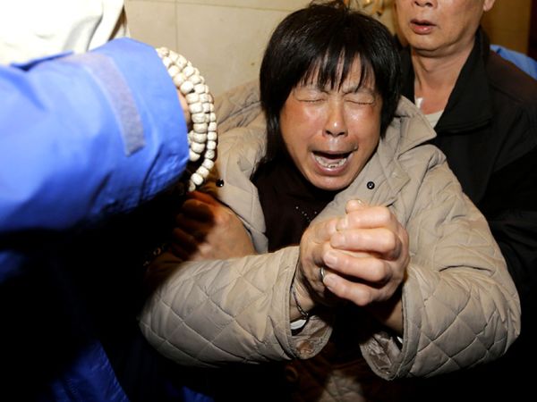 Keluarga Penumpang MAS MH370 Histeris