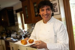 Bertahun-tahun Kerja di Dapur Bising Chef Ini Kehilangan Pendengarannya