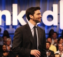 Zuckerberg Kalah Memuaskan dari CEO LinkedIn