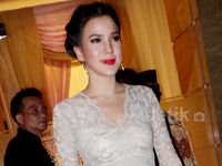 Cantiknya Alice Norin di Nikahan Alyssa dan Dude