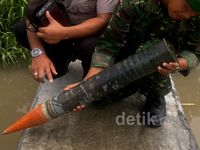 Pemulung Temukan Amunisi di Sungai