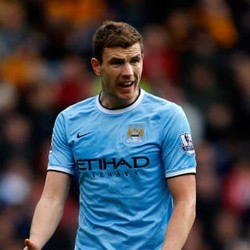 Inter Bantah Sedang Dekati Dzeko dan Sagna